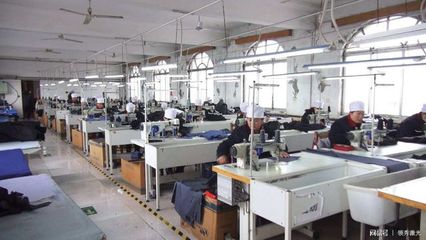 服裝行業(yè)裁剪的&ldquo;黑科技&rdquo;-激光投影布料振動刀裁剪機